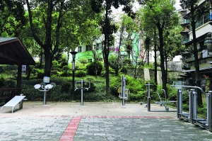 萬(wàn)江社區(qū)沙河花園三期的綜合健身場(chǎng)地